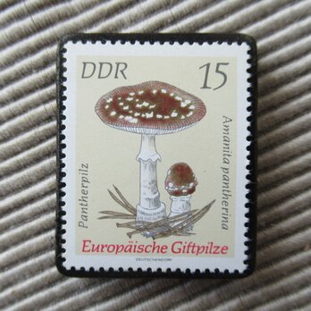 ドイツ　きのこ切手ブローチ9393の画像