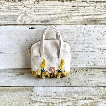 大人かわいい春のお花の手のひらサイズポーチ　ミモザ　手刺繍　国産帆布　小物入れの画像