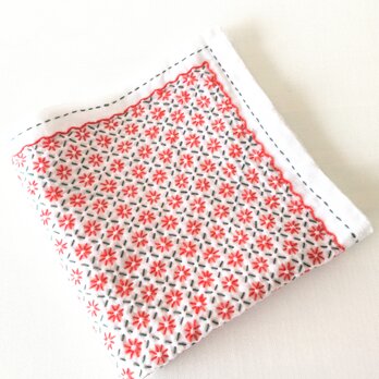 刺し子ふきん 『 赤い椿 』 花刺しと斜め十字刺し【受注制作】