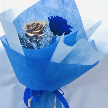プリザーブドフラワーゴールドローズと青い薔薇の花束ギフトの画像