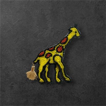 きりんのブローチ　ビーズ刺繍の子キリン　(リュネビル刺繍)の画像