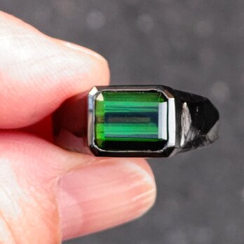 グリーントルマリン　2.5ct　ステップカット　ブラック印台　シルバーSV925リングの画像