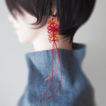 かたっぽイヤーカフ「謡、はなばな、コトホギ」（赤×橙）