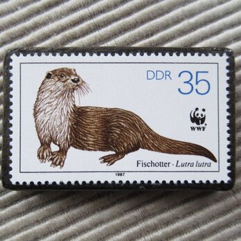 ドイツ　カワウソ切手ブローチ9465の画像