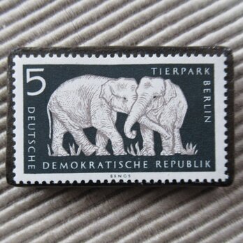 ドイツ　動物切手ブローチ9468の画像
