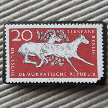 ドイツ　動物切手ブローチ9472の画像