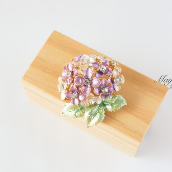 『可憐な紫陽花のブローチ』あじさい