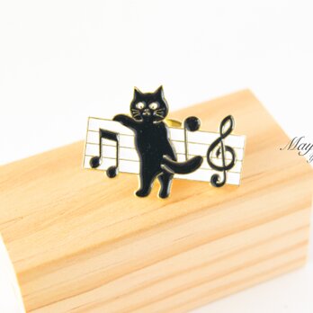 『猫と音楽シリーズ〜音楽に合わせて踊る猫のブローチ』の画像