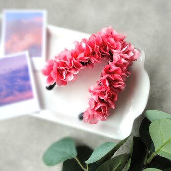 山桜のバナナクリップ ■ サテン生地　濃いピンク色 ■ 満開の山桜の画像