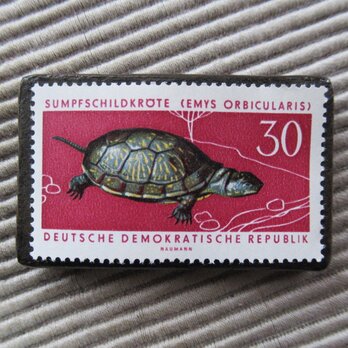 ドイツ　亀切手ブローチ9476の画像
