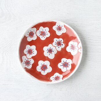 散り梅紋皿（赤釉）の画像