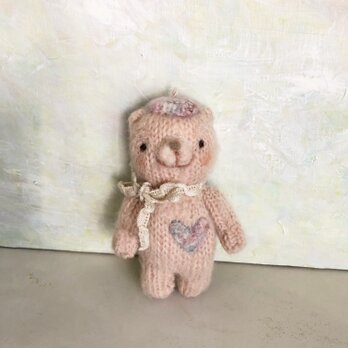 ピンクのくまちゃんベレー帽がお気に入り　pink teddy bearの画像