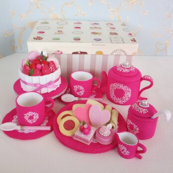 フェルト・刺繍のティーセット＆ケーキ　ピンクにバラ　箱付き　おままごとの画像