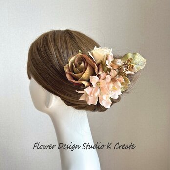 ゴールドピンクの薔薇とベージュローズのヘッドドレス　フラメンコ　フローレス　バラ　ゴールド　アジサイ　バラ　髪飾り　ダンスの画像