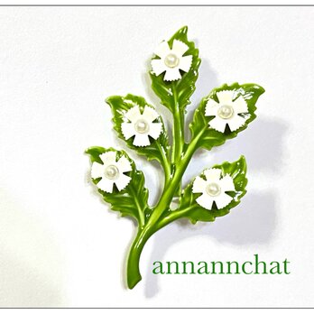 【ビンテージ 　エナメル　白い花　グリーン　の　ブローチ】アメリカ製　パールの画像
