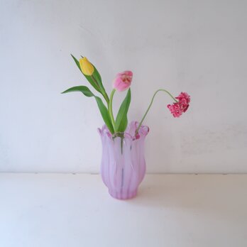 パープルストライプのひらひら花瓶の画像