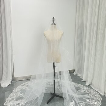 ロングベール ホワイト 流れる透け花レース 花嫁/ウェディングドレス 色直し エレガントの画像