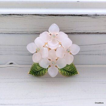 【再販】紫陽花の帯留め（ホワイト）の画像