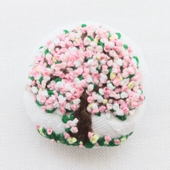 舞う葉桜の刺繍ブローチの画像