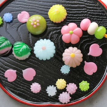 ガラスのお花見和菓子　小さなガラスの置き飾り　ミニチュア和菓子の画像