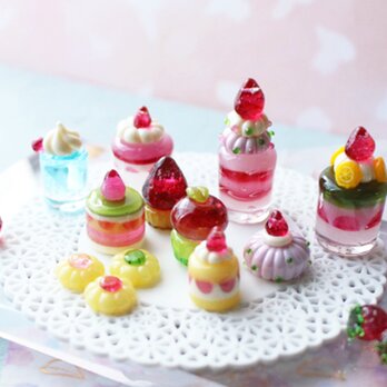 ガラスのミニチュア苺のアフタヌーンティー　苺スイーツセット　　★ガラスのミニチュア洋菓子店★の画像