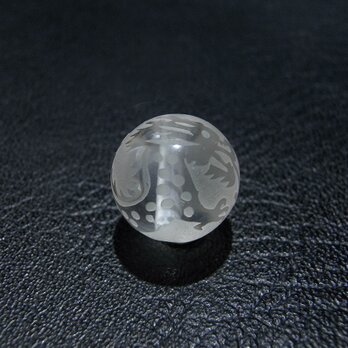 [beads176] サンドブラスト・ビーズ・水晶（龍）12mm 3個の画像