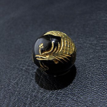 [beads197] 手彫りビーズ・オニキス（鳳凰）14mm 1個の画像