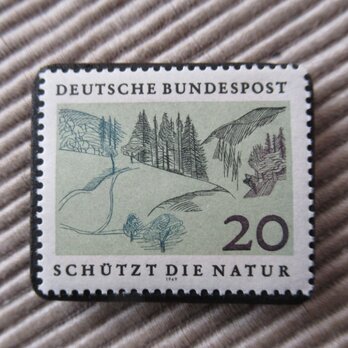 東ドイツ　切手ブローチ9546の画像