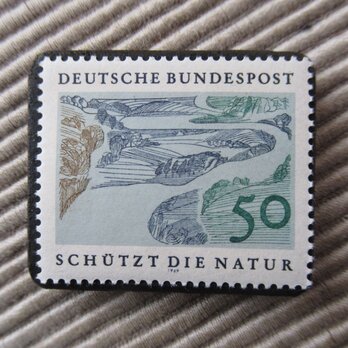 東ドイツ　切手ブローチ9548の画像