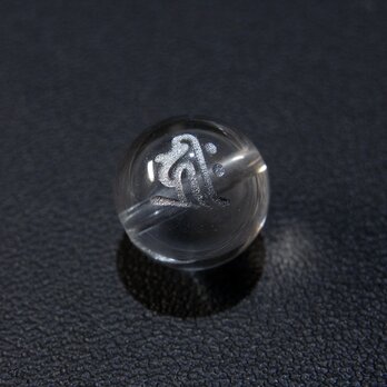 [beads375] 手彫り梵字ビーズ・水晶（キリーク）10mm 2個の画像