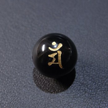 [beads395] 手彫り梵字ビーズ・オニキス（マン）12mm 1個の画像