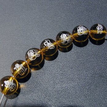 [beads409] 彫りビーズ・合成シトリン（七福神）10mm 7個セットの画像