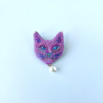 "Pinky oriental CAT " オリエンタルな雰囲気を持つ猫ちゃん 刺繍猫ブローチの画像