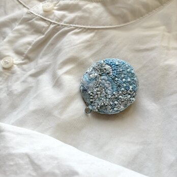"meguru sora "巡ル空　1点ものデザイン刺繍丸型ブローチの画像