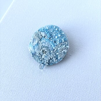 "meguru sora "巡ル空　1点ものデザイン刺繍丸型ブローチ