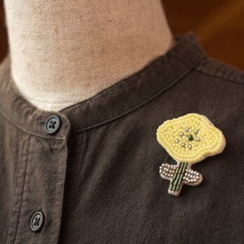Little Flower＊ビーズ刺繍ブローチ（lemon＆silver）│レモンイエローとシルバーの小さなお花│ポピーの画像