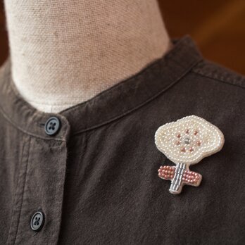 Little Flower＊ビーズ刺繍ブローチ（milk＆pink）│ミルキーホワイトとピンクの小さなお花│ポピーの画像