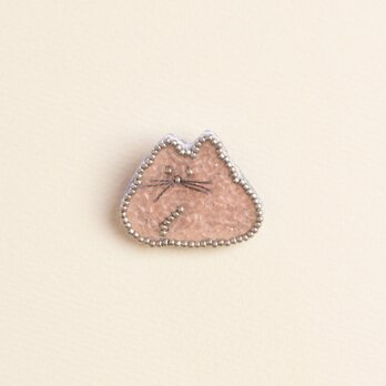 koubako-neko＊ビーズ刺繍ブローチ（fancy pink）│ピンクのもっちゃり香箱ねこの画像
