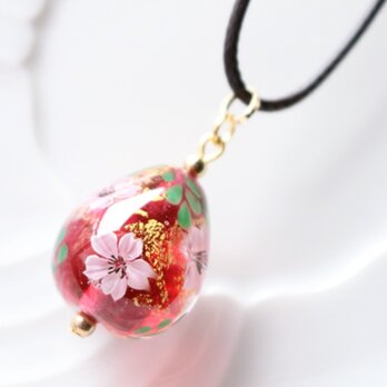 とんぼ玉ガラスペンダント桜(金赤）金箔入りの画像