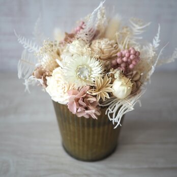 White arrangement -antique pink brown-の画像