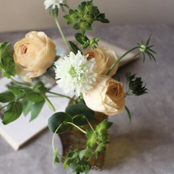 花瓶とセット　季節のお花で創る生花ブーケ　サブスク　定期　生花　花束　プレゼント　花　ギフト　お誕生日　母の日　入学祝　の画像