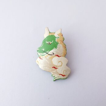 龍 漆ブローチ