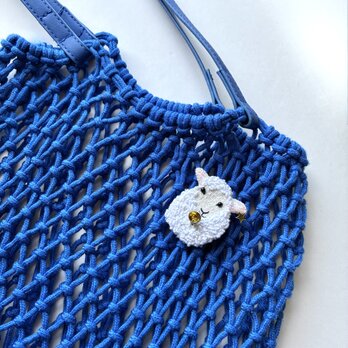 "もこもこ羊の刺繍ブローチ"の画像