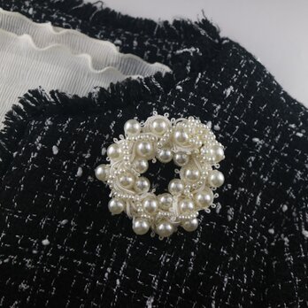刺繍のパールブレードのブローチの画像