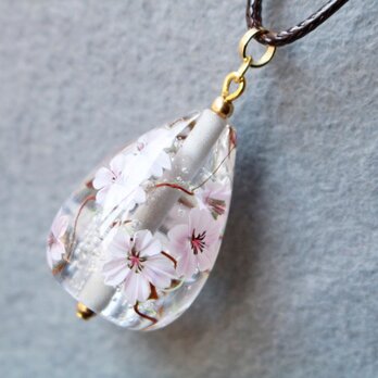 全作品15％オフSALE（6/23・21時まで）とんぼ玉ガラスペンダント桜(クリア）泡入りの画像