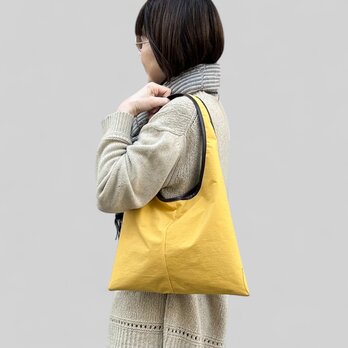 オオカミ少年ミニ：イエロー（KONBU　撥水加工ナイロン素材ワンショルダーバッグ）　受注製作の画像