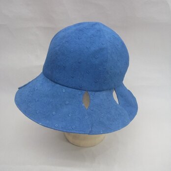 藍染の穴の開いたツバの帽子の画像