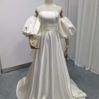 人気上昇！ウエディングドレス アイボリー ベアトップ ふっくら柔らかなバックリボン 取り外し袖 結婚式/披露宴の画像