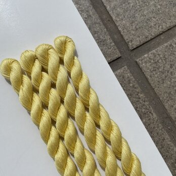 黄色　刺し子糸　20/4  (細)  シルケット加工の画像