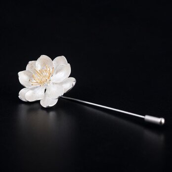 蓮の花のブローチ - 気品と美しさを身に着けることで魅力をアップ　C040の画像